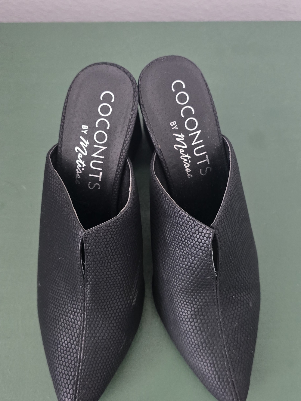 Coconuts by Matisse Black Textured Pointed Mule with Block Heel - Picture 5 of 5